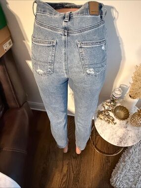 American Eagle Outfitters High-Rise Light Blue Distressed Back Pocket Jeans